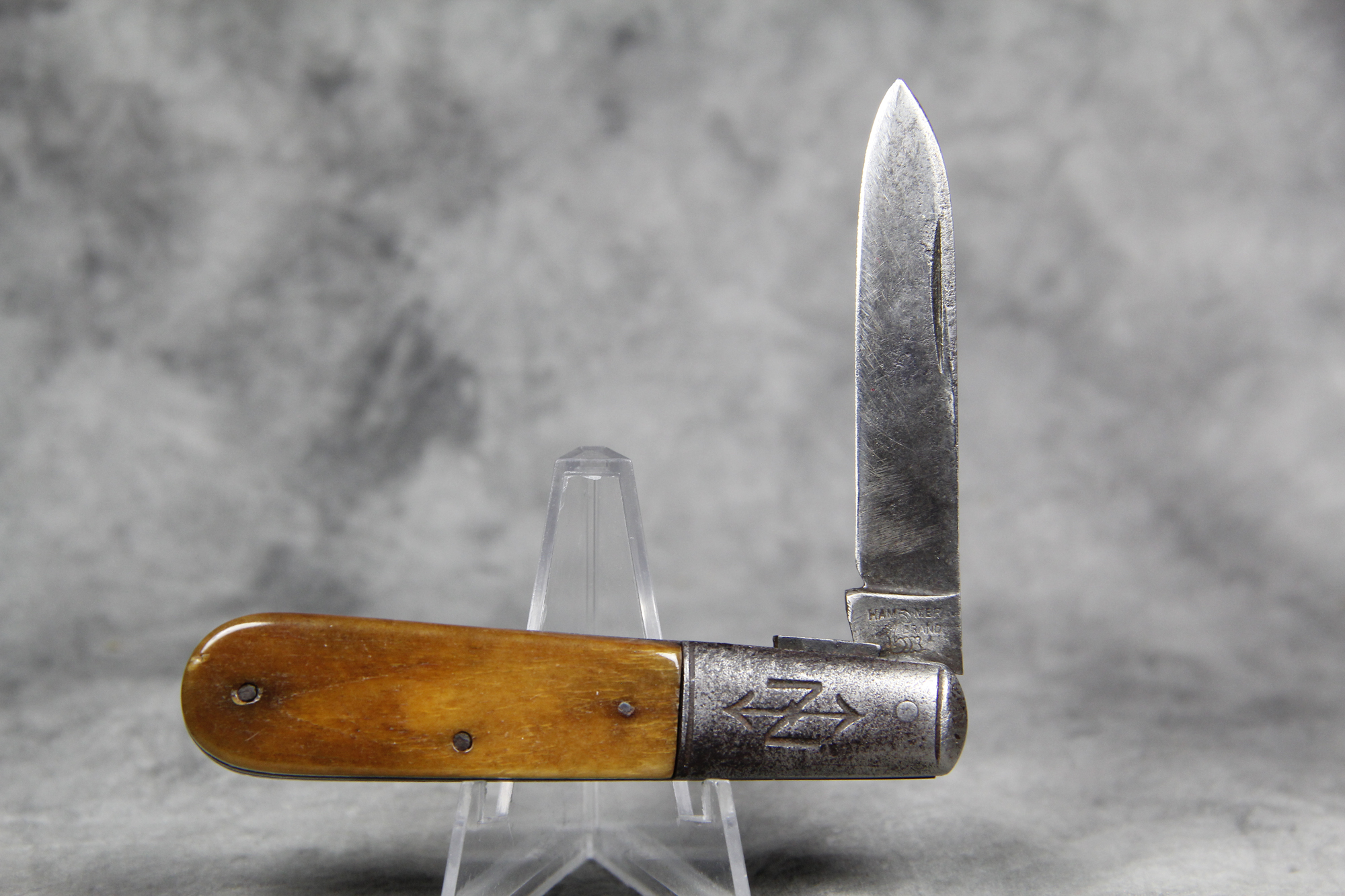 What is a Vintage HAMMER BRAND Smooth Bone Barlow Pocket Knife worth?