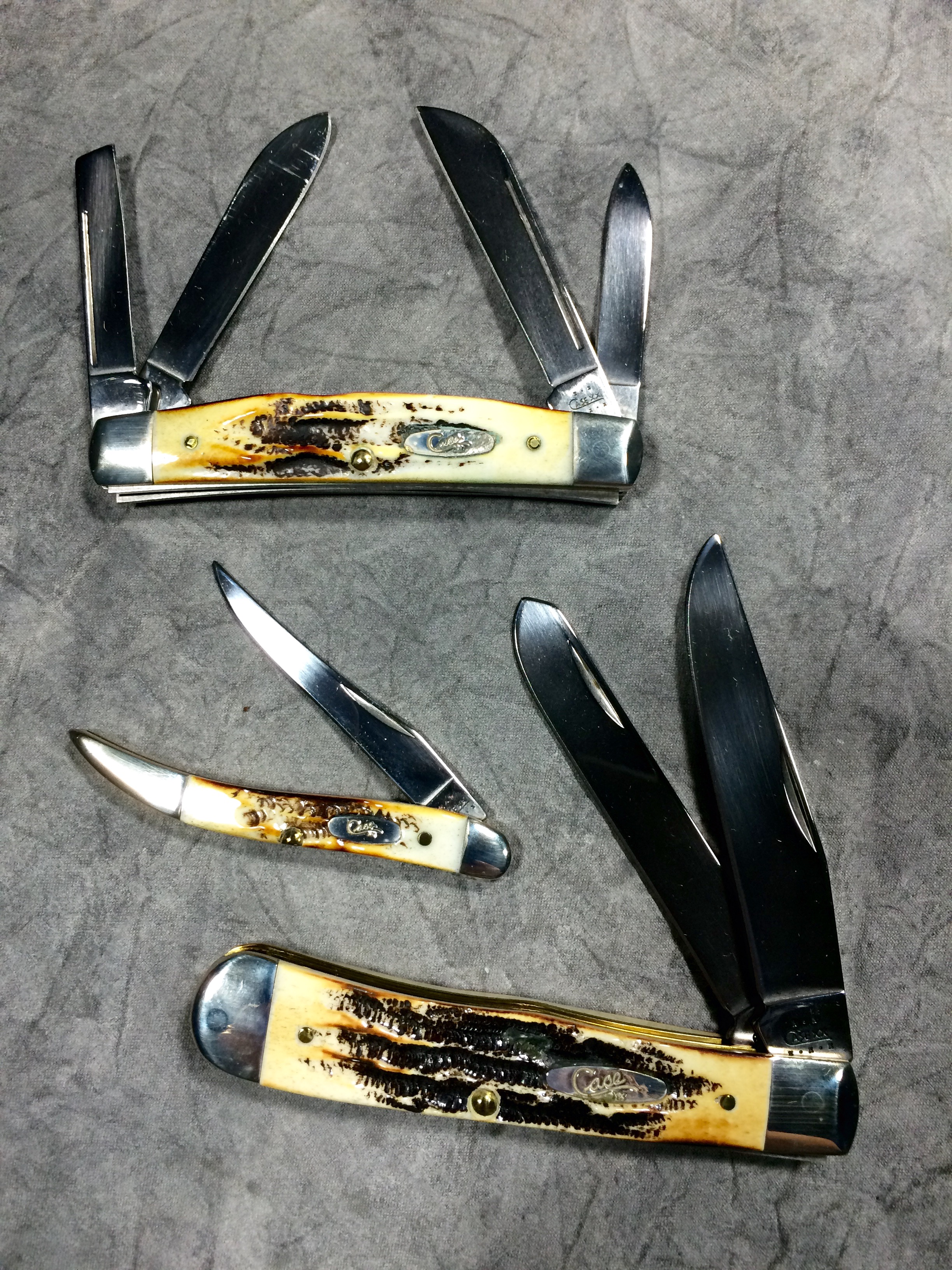 Sold at Auction: CASE XX COLLOCTOR SET WITH DEALER DISPLAY W/KNIFE SET  INCLUDES 8 POCKET KNIFES 2002