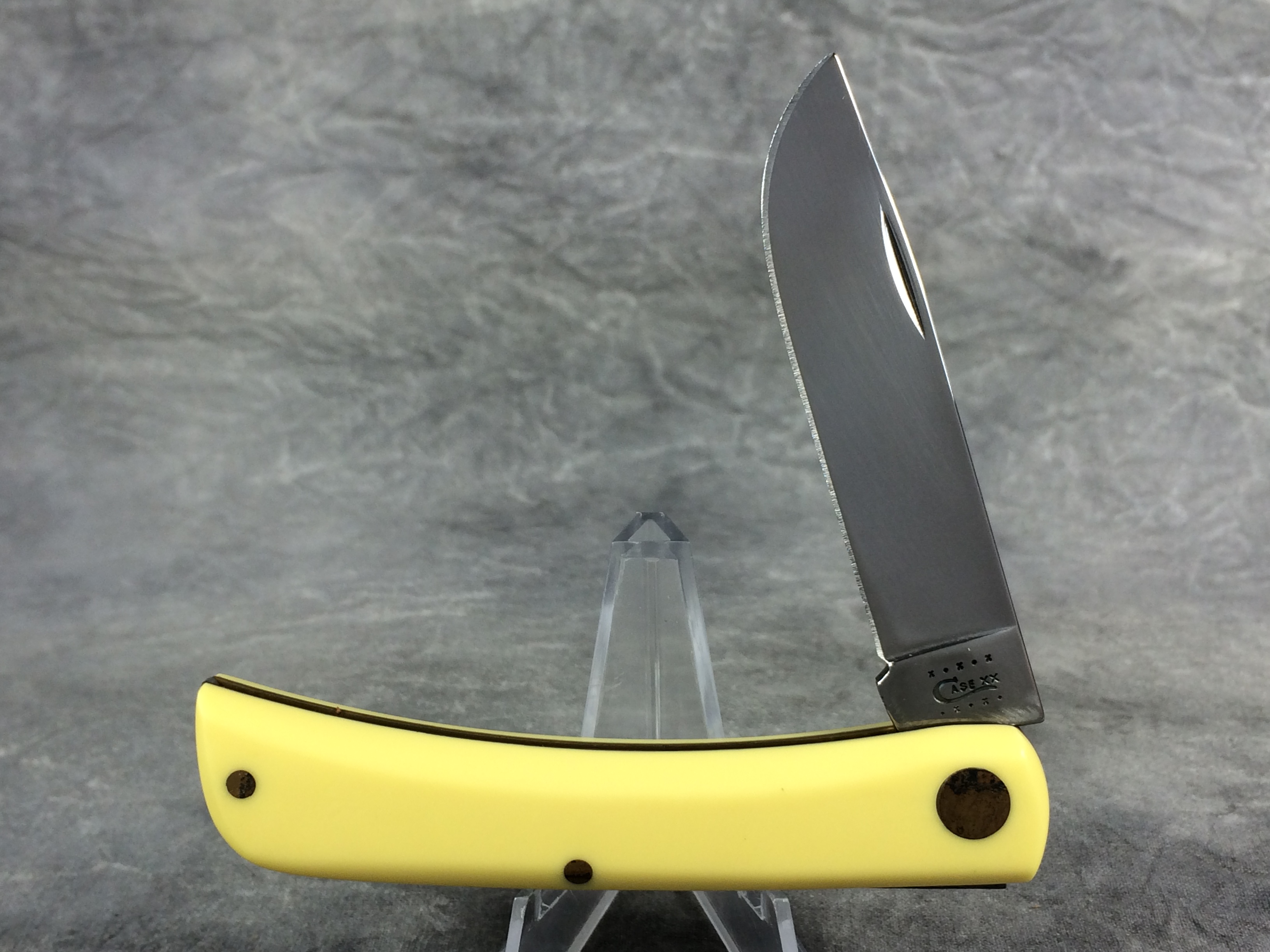 2010 case xx 3137 cv yellow composite sod buster jr  pocket knife nmib